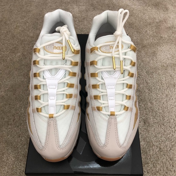 Nike Women’s Airmax 95 size 9 Desert Sand/Metallic Gold